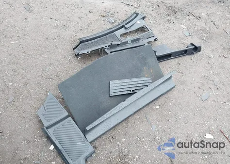 2020 Ford Explorer Xlt z USA, uszkodzony, nr VIN 1FMSK8DHXLGC06130